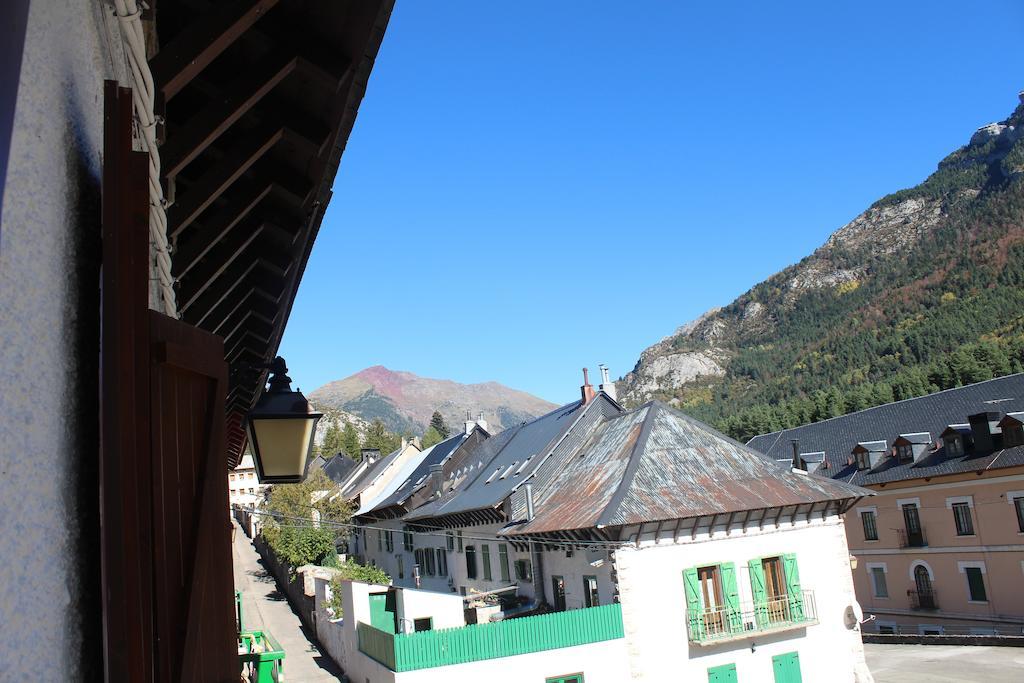 Albergue De Canfranc Estacion Cameră foto
